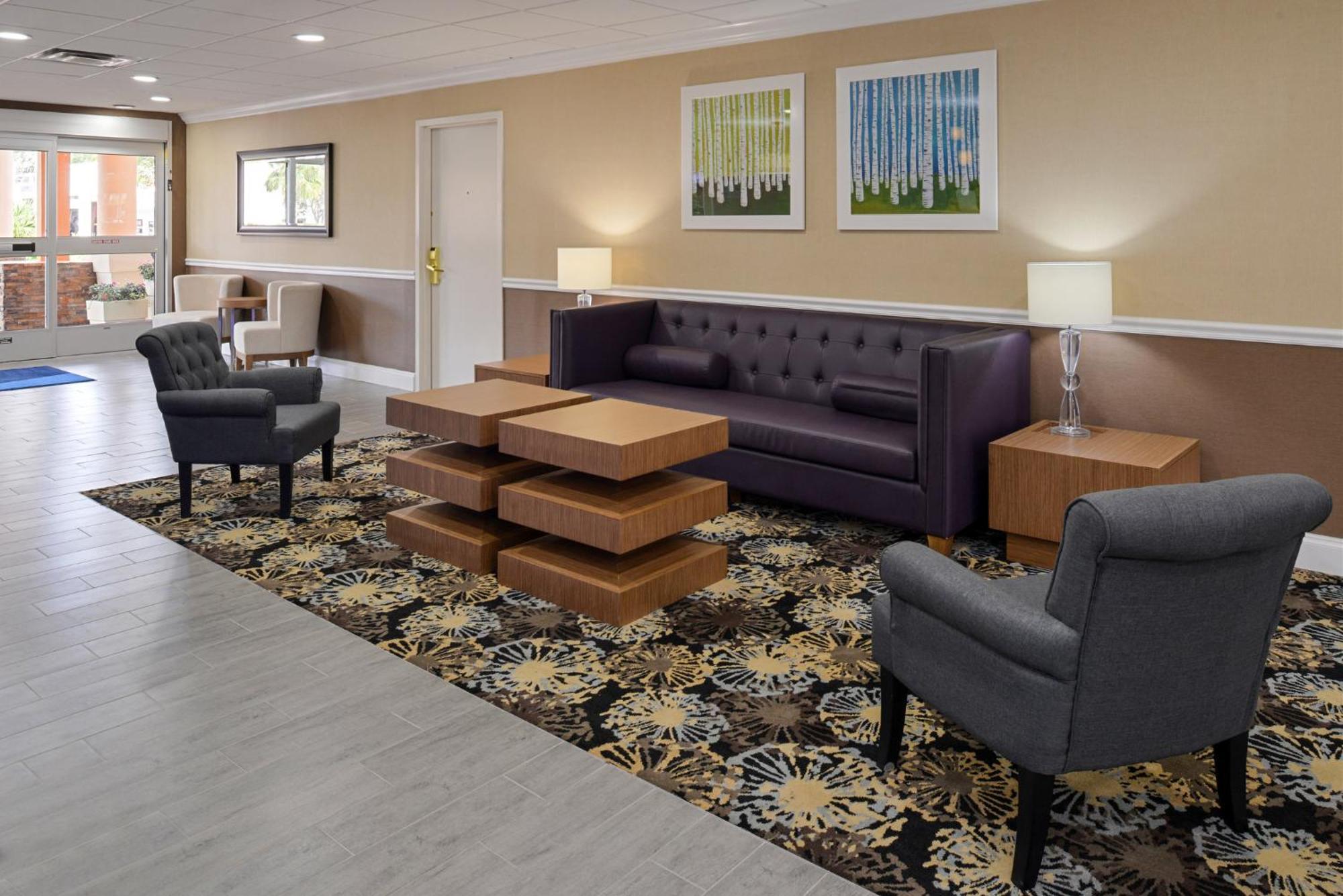 Holiday Inn Express Hotel & Suites Bonita Springs/Naples By Ihg Exterior photo