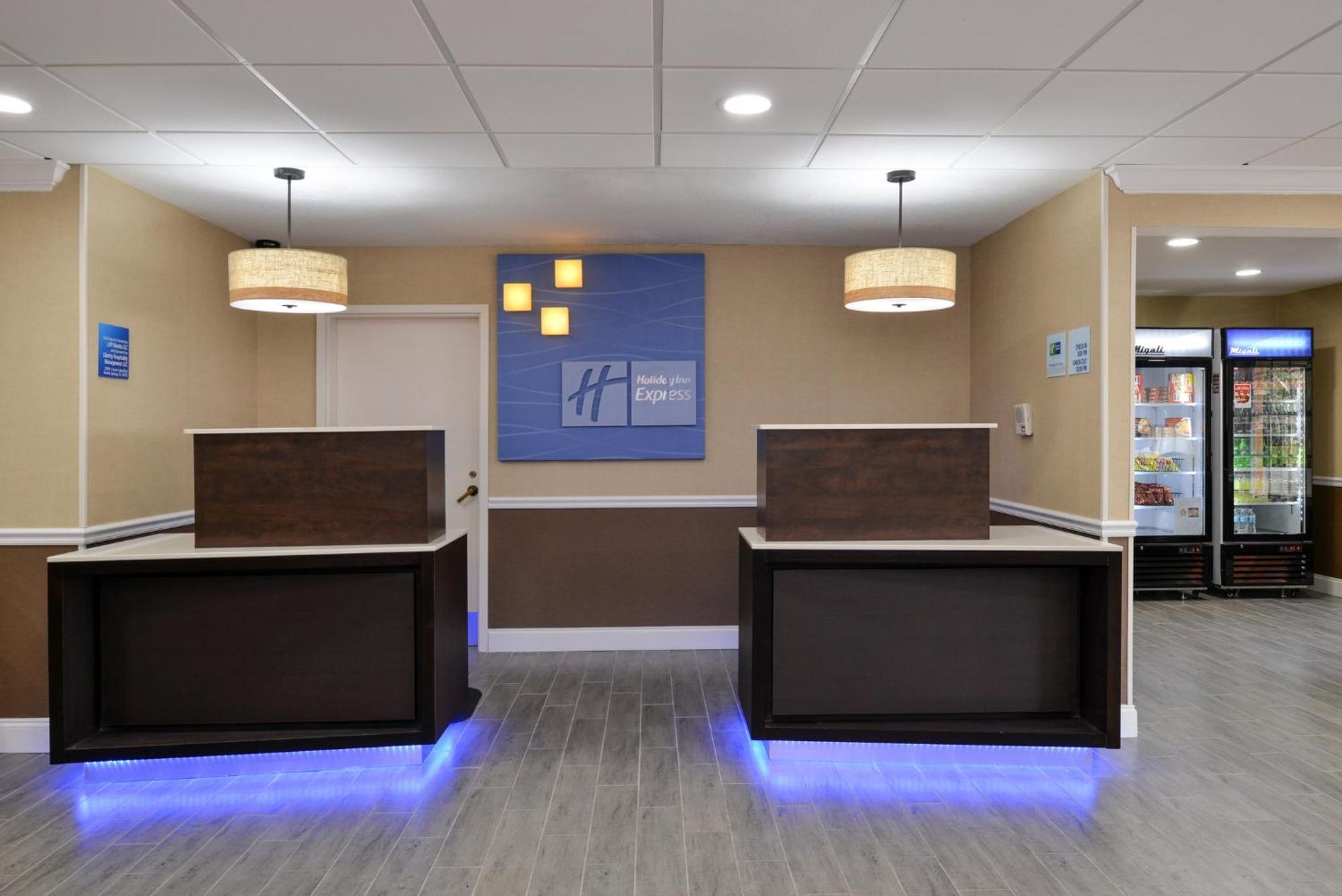 Holiday Inn Express Hotel & Suites Bonita Springs/Naples By Ihg Exterior photo