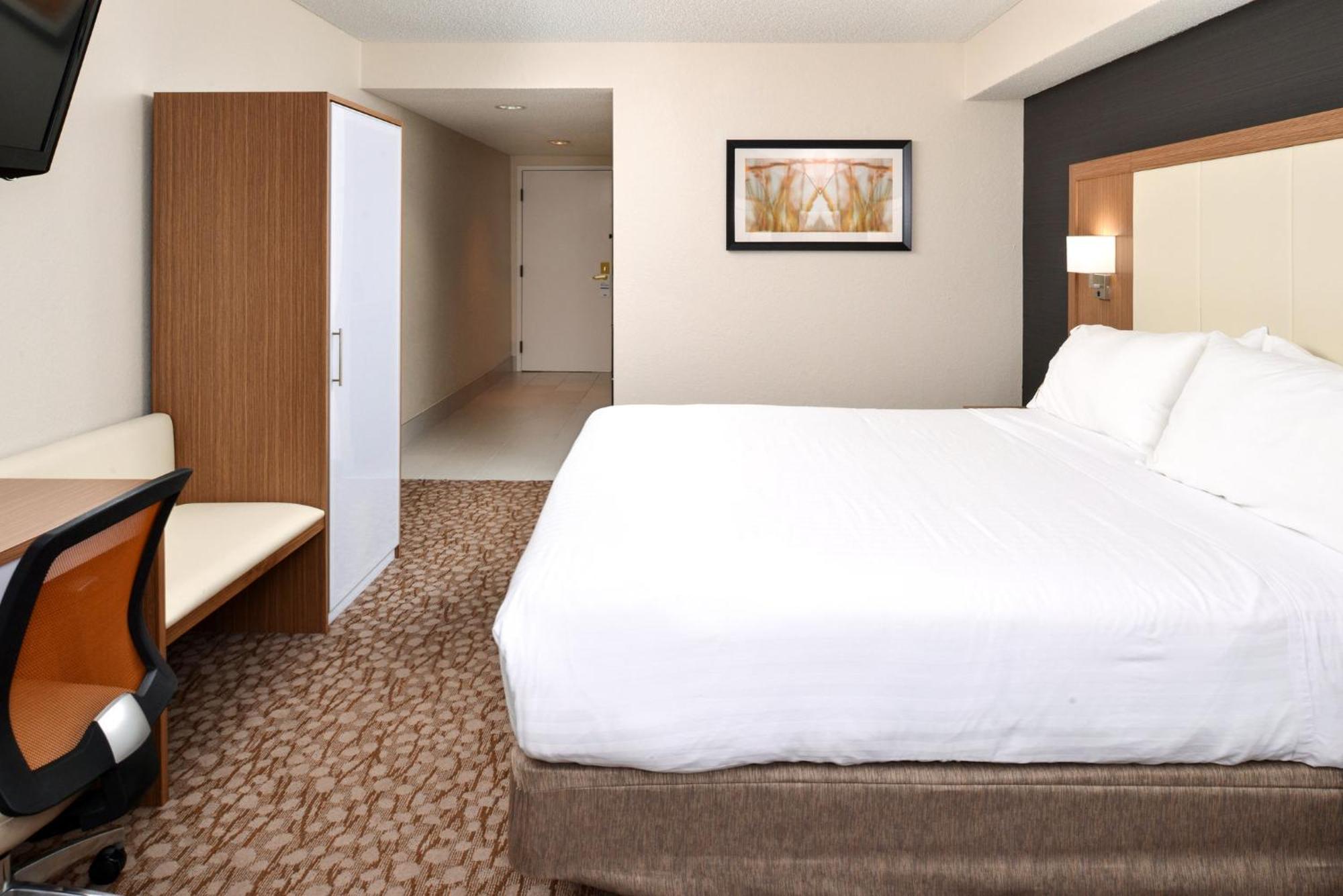 Holiday Inn Express Hotel & Suites Bonita Springs/Naples By Ihg Exterior photo