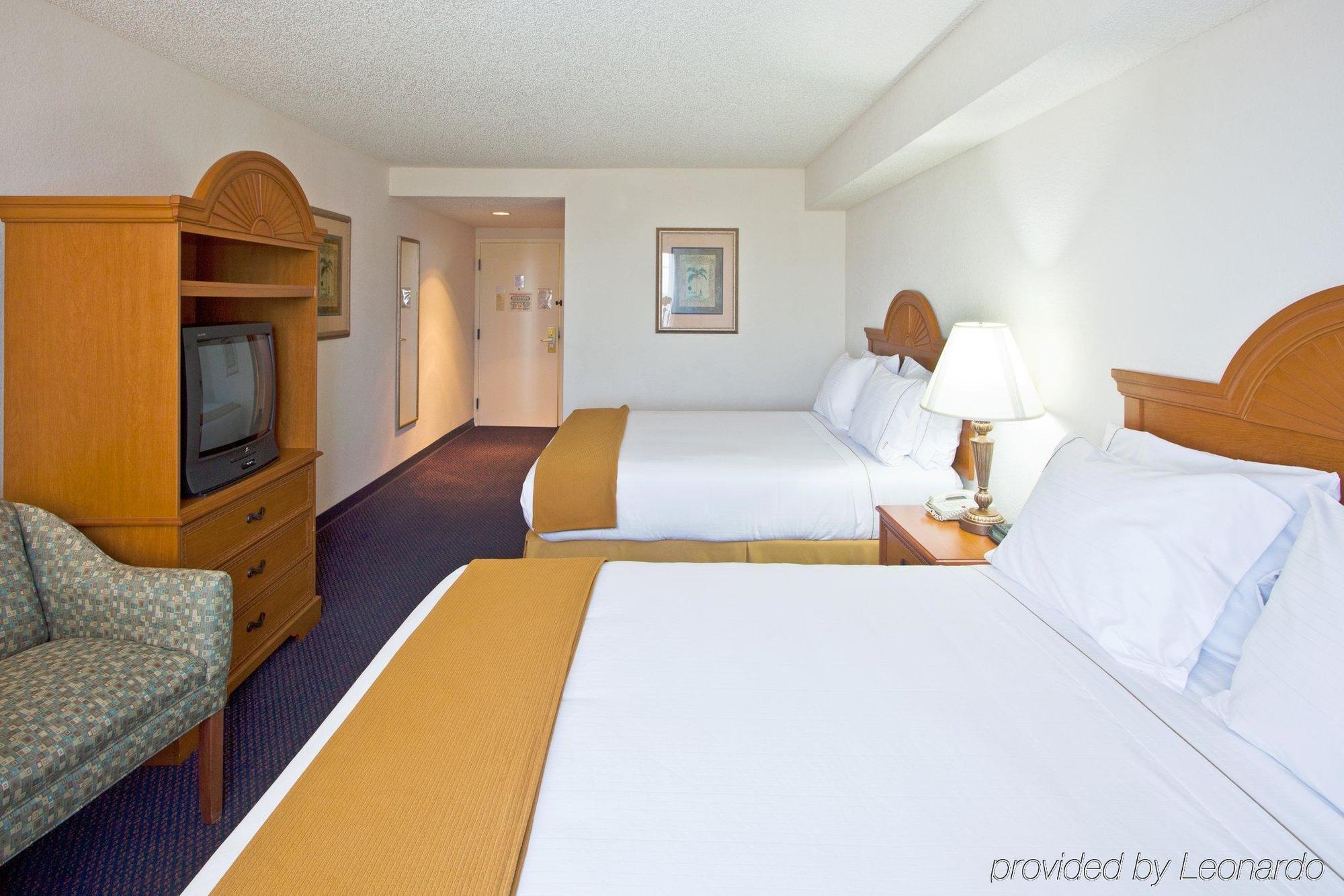 Holiday Inn Express Hotel & Suites Bonita Springs/Naples By Ihg Room photo