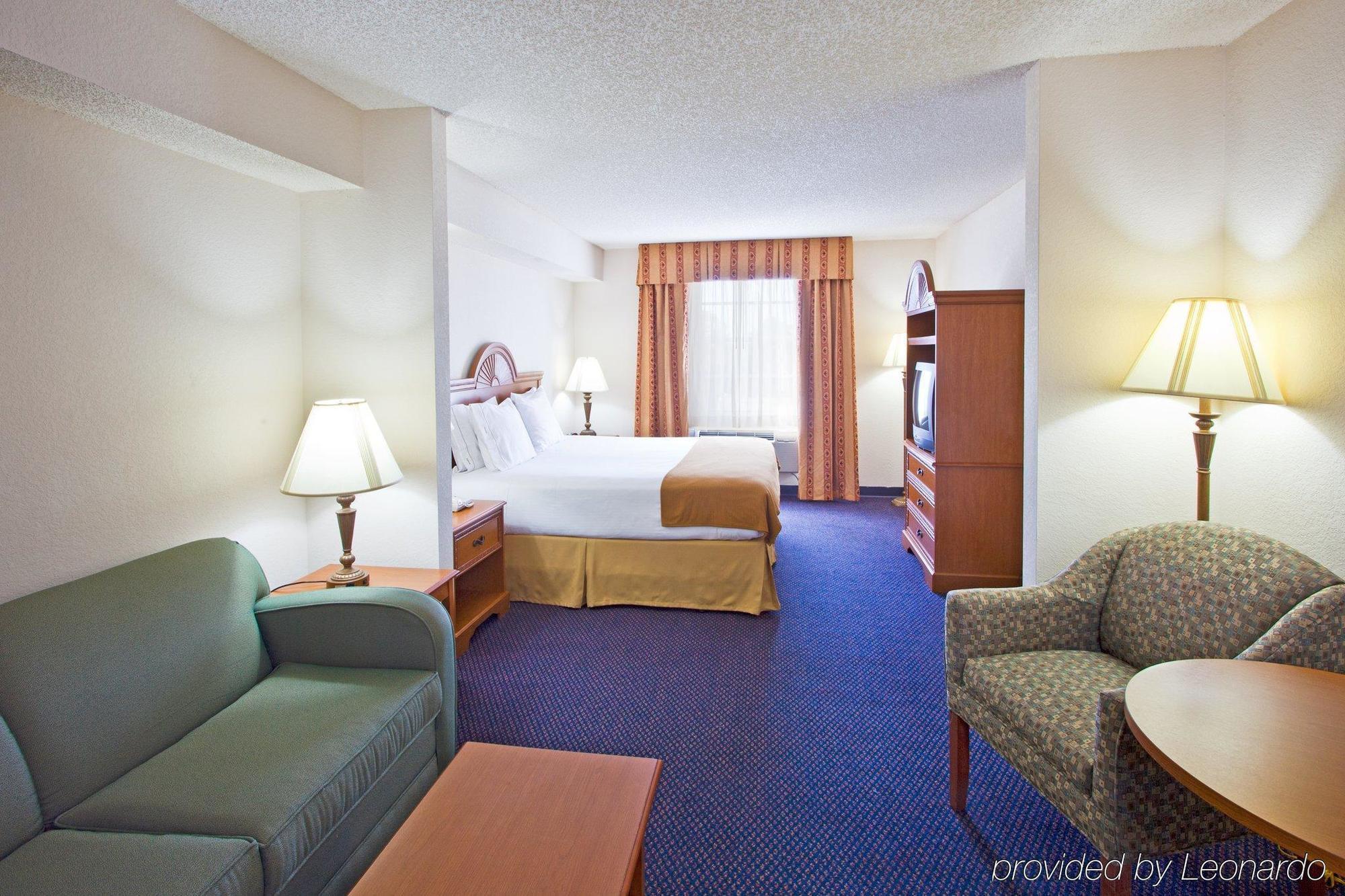 Holiday Inn Express Hotel & Suites Bonita Springs/Naples By Ihg Room photo